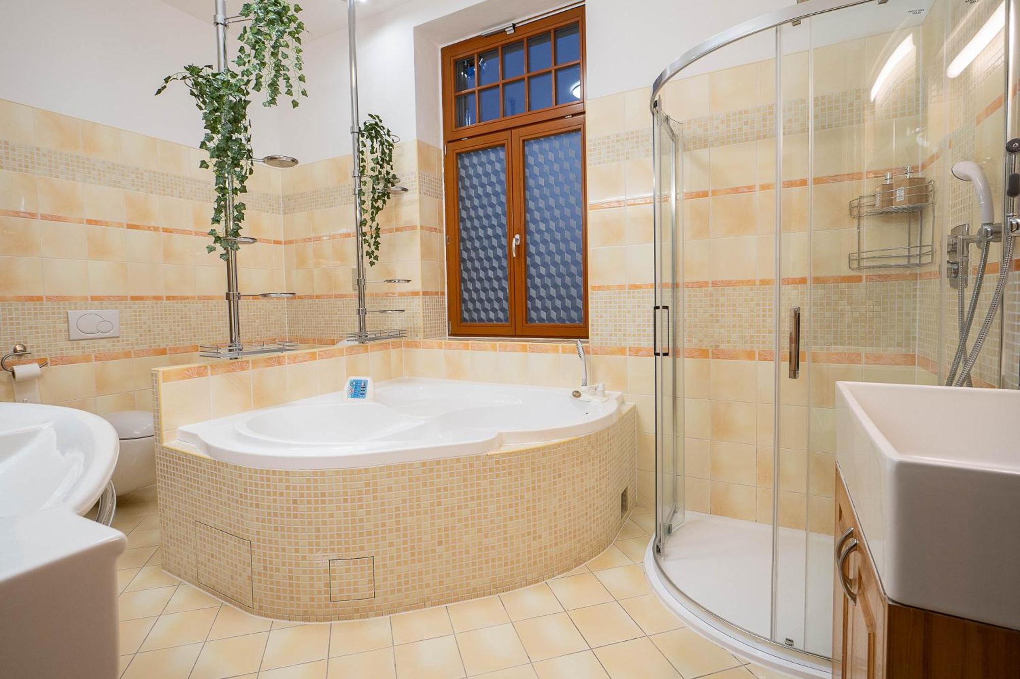 Executive 2-Bdrm Central Suite Usti nad Labem Exterior photo